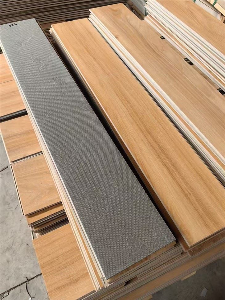 Wooden Click Lock Spc Flooring PVC Vinyl Plank Tiles high quality